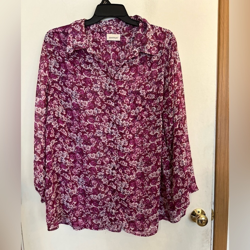 Avenue 26/28 semi sheer floral buttondown blouse